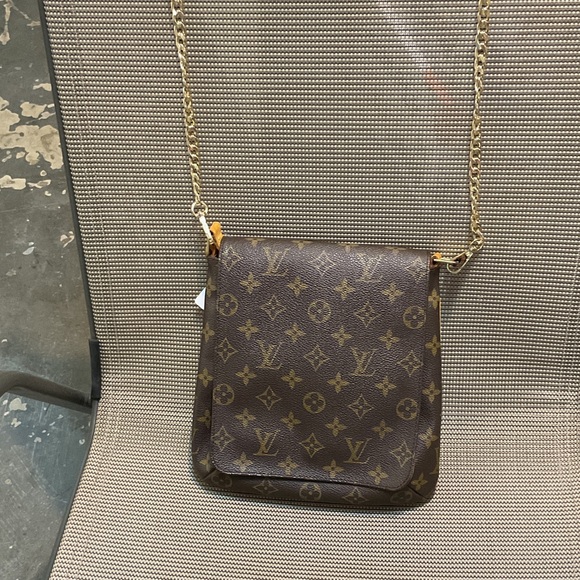 Louis Vuitton Handbags - Louis Vuitton Monogram Canvas Crossbody CA0998